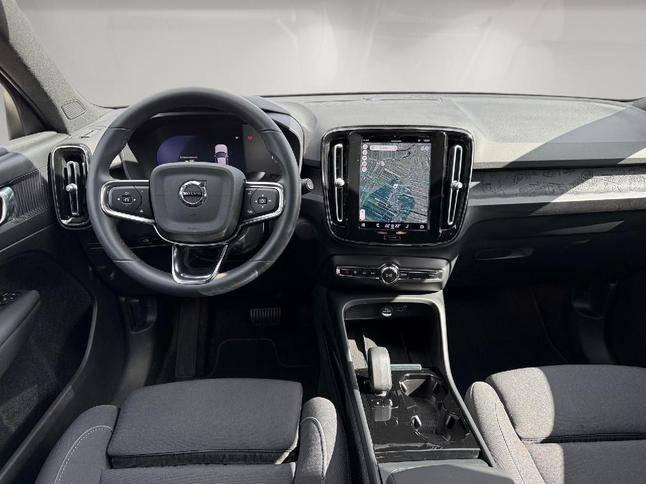 Fahrzeugabbildung Volvo XC40 Plus Recharge Pure Electric 2WD