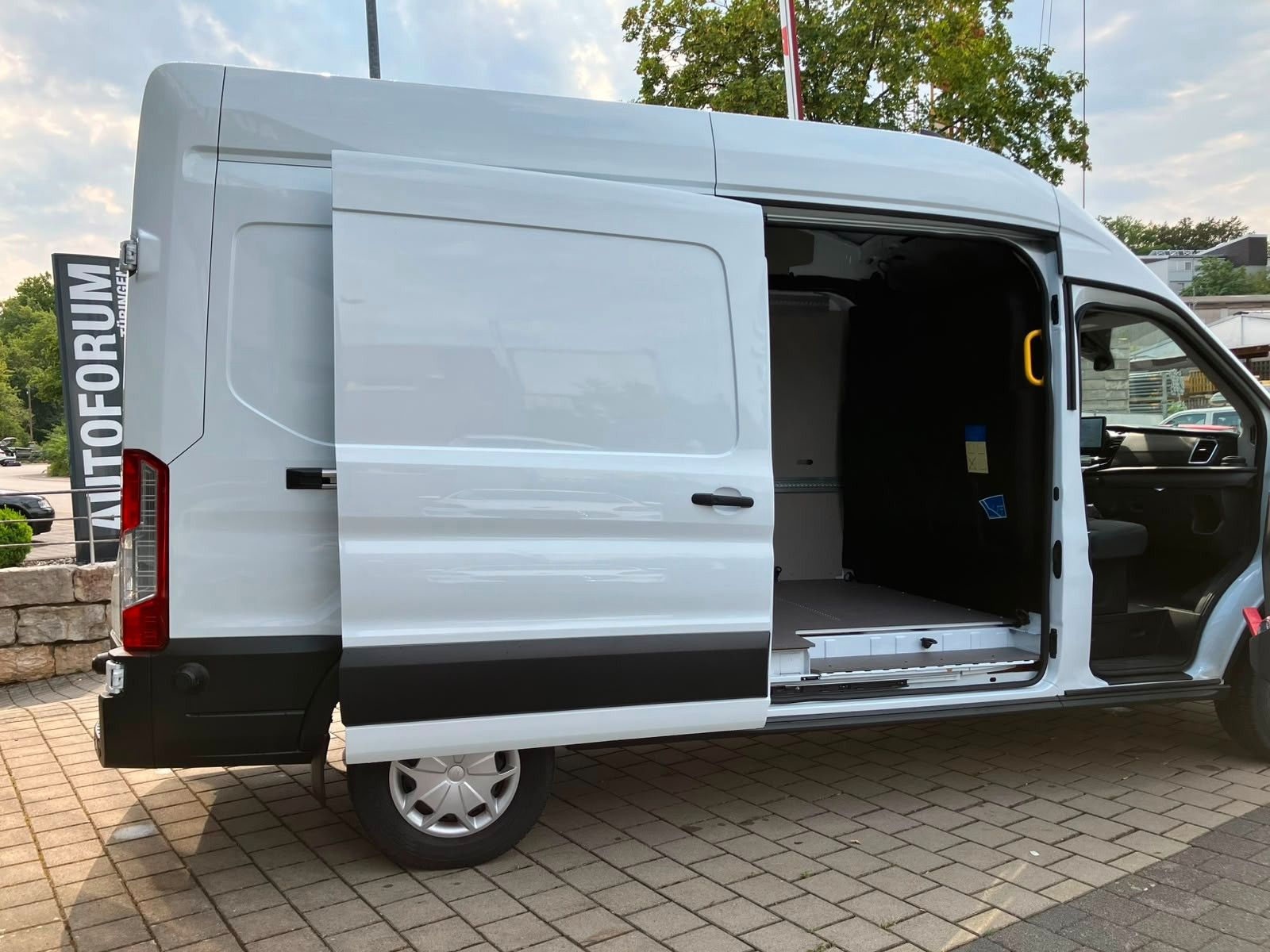 Fahrzeugabbildung Ford E-Transit Kasten E 350 L3H3 SDH*NAVI*PDC*68KWh