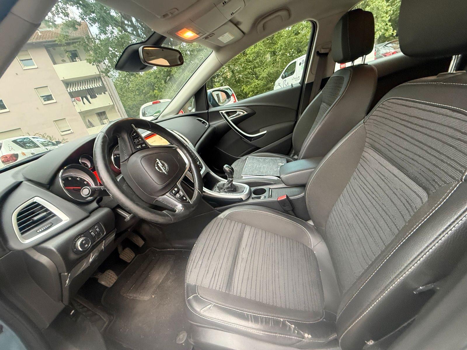 Opel Astra 2014 — photo 8