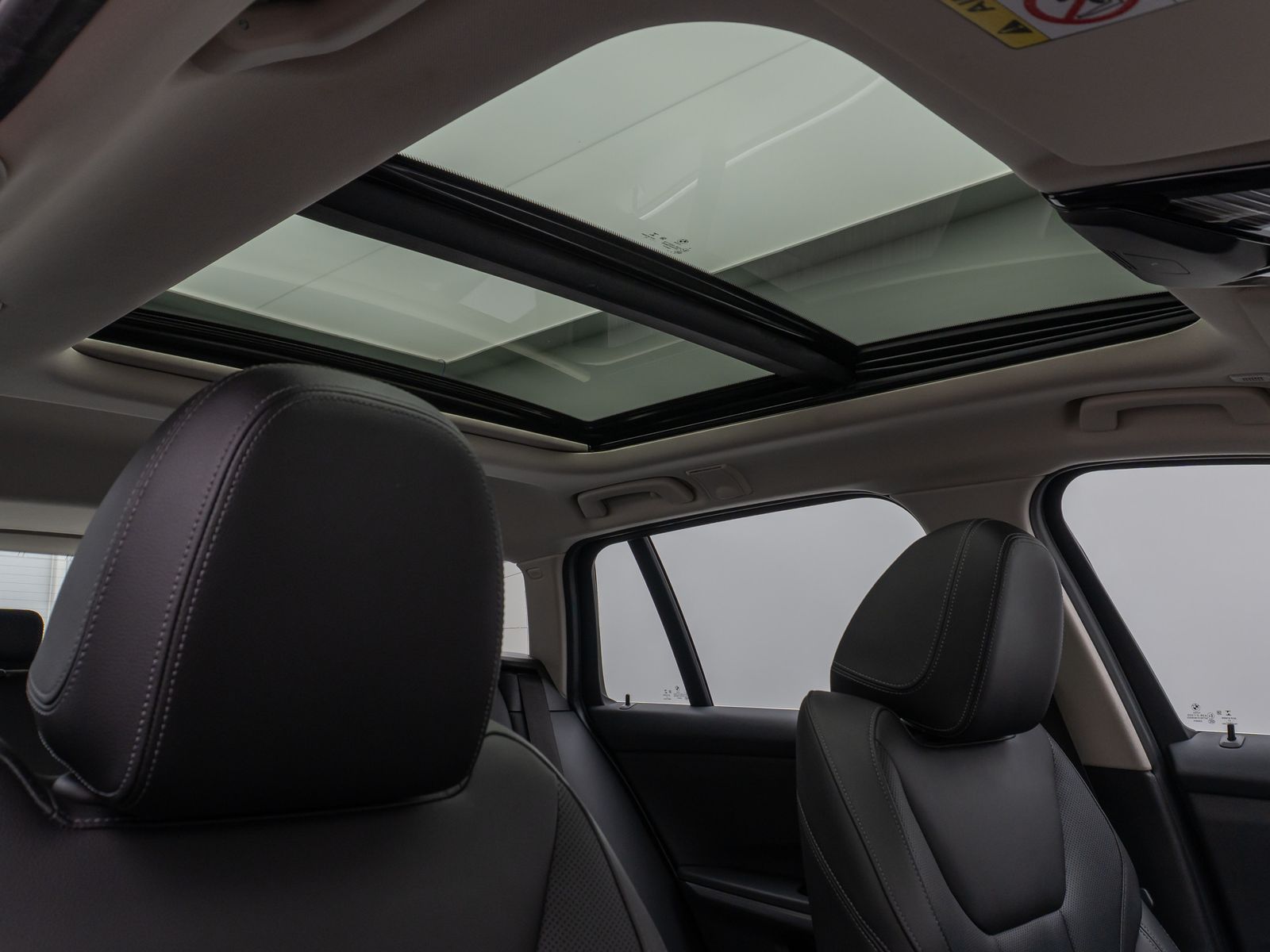 Fahrzeugabbildung BMW 320e Luxury Line Panorama Kamera DAB AHK Alarm