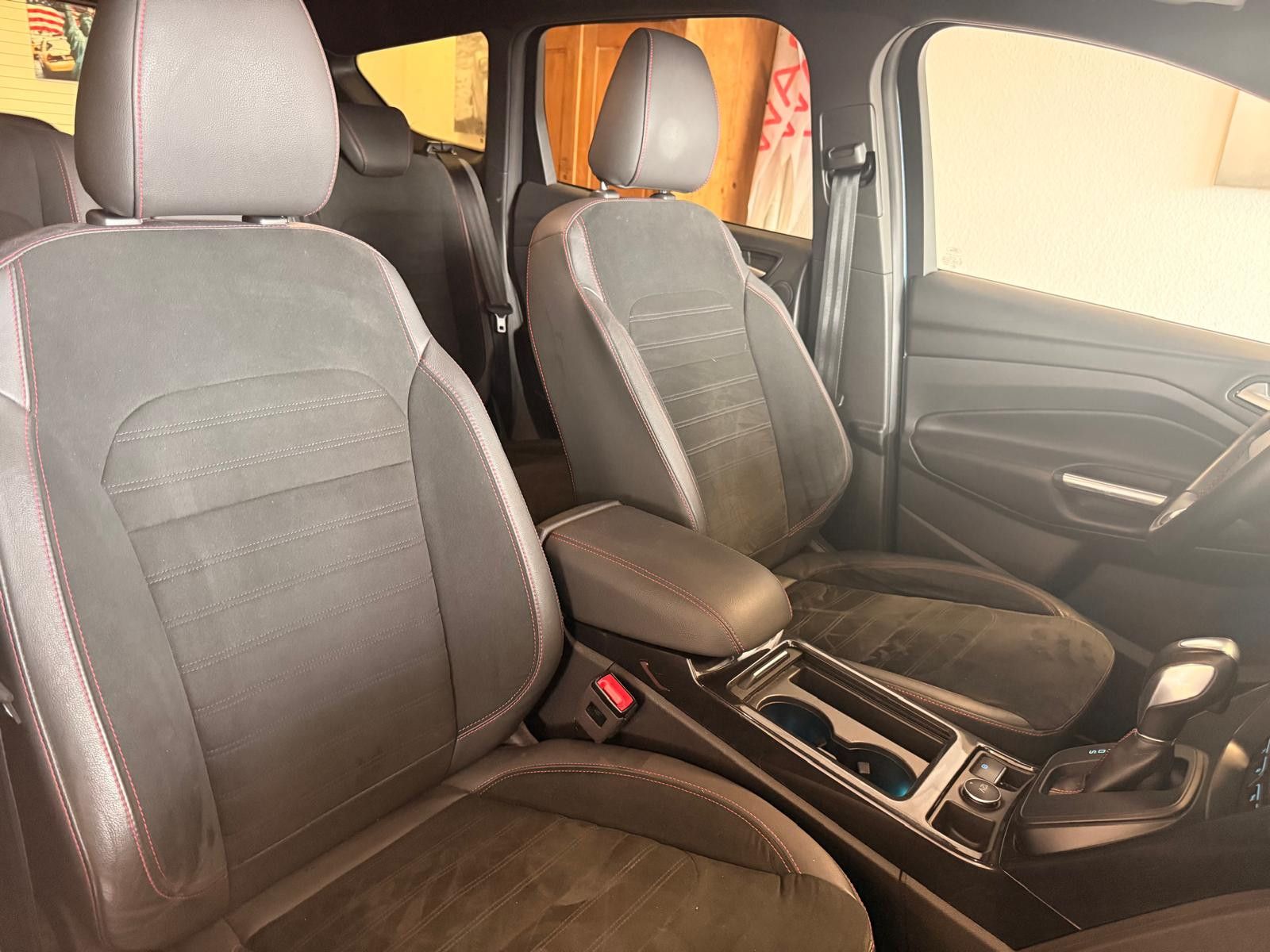Fahrzeugabbildung Ford Kuga ST-Line / NAVI/ KLIMA/AHK/ALLRAD