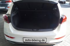 HYUNDAI i30 1.0 T-GDI NAVI-KAMERA-LED-TEMPOMAT-SHZG-2xPD