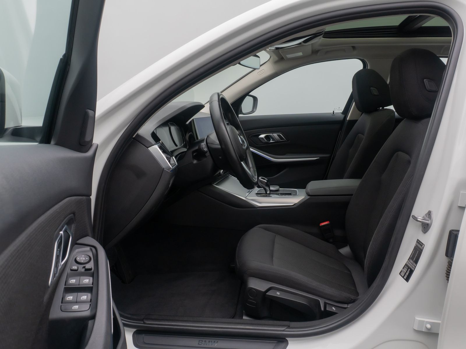 Fahrzeugabbildung BMW 330i AHK Kamera DAB Laser Panorama M Sport HIFi