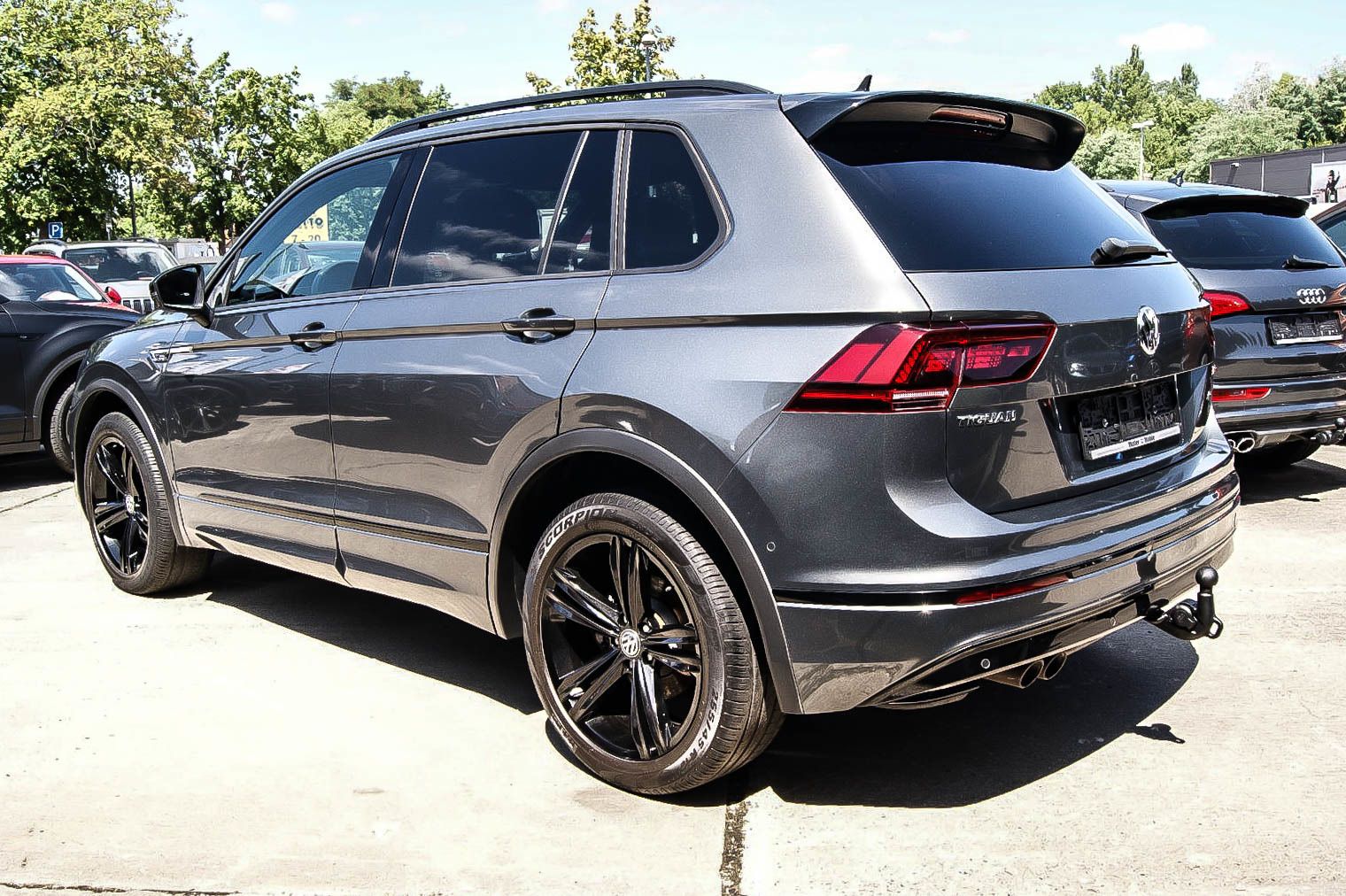 Fahrzeugabbildung Volkswagen Tiguan 20TDI 4Motion R-LINE BLACK STHZG LED ANHZ