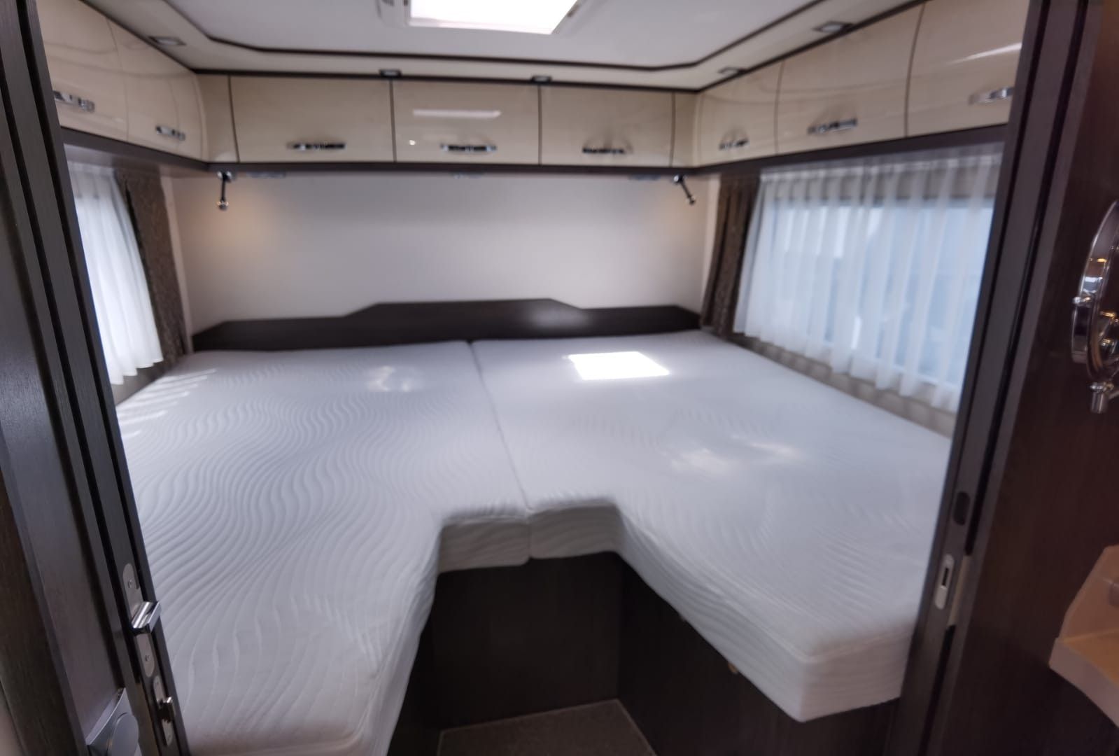 Fahrzeugabbildung Phoenix Top-Alkoven 8800 BML *SommerSale*