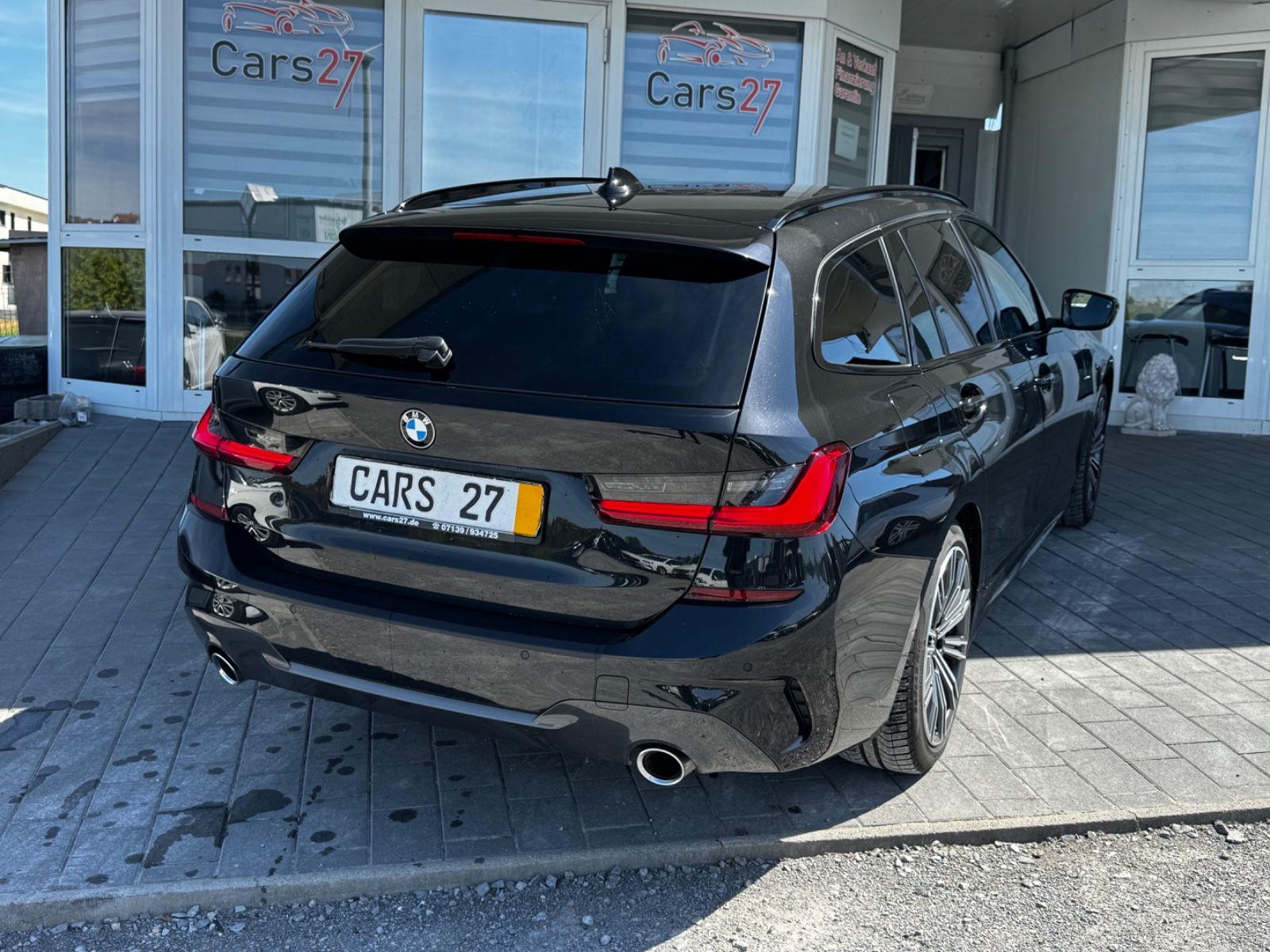 BMW 320d xDrive M-Sportpaket LED Navi Leder foto 4