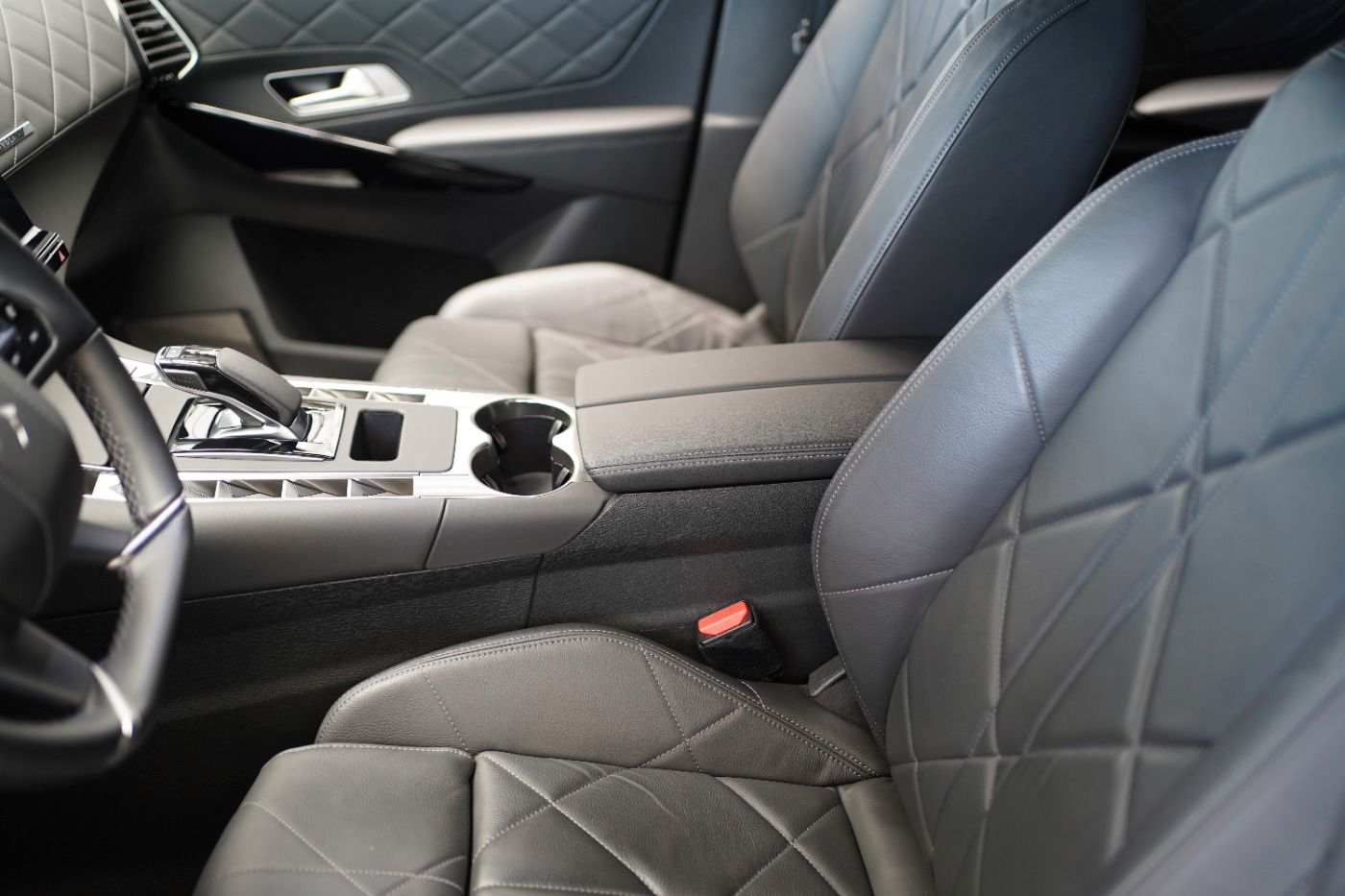 Fahrzeugabbildung DS Automobiles DS7 Crossback E-Tense 4x4 300 Rivoli Automatik