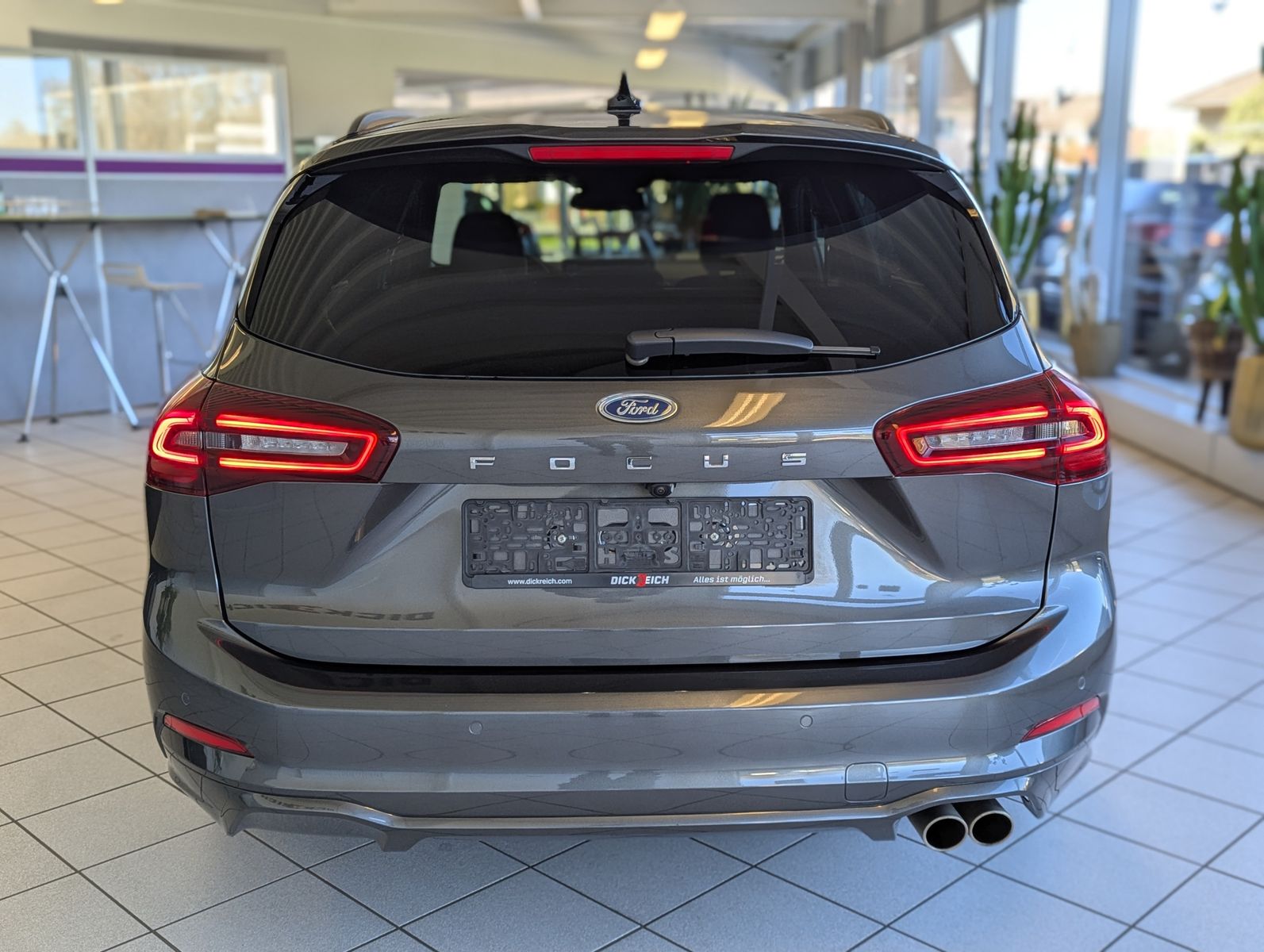 Fahrzeugabbildung Ford Focus 1.0 ST-Line X Styling Matrix B&O Pano 18"