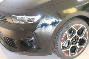 Fotografie des Opel Astra Sports Tourer 1.2 Turbo GS Navi Tech-Paket