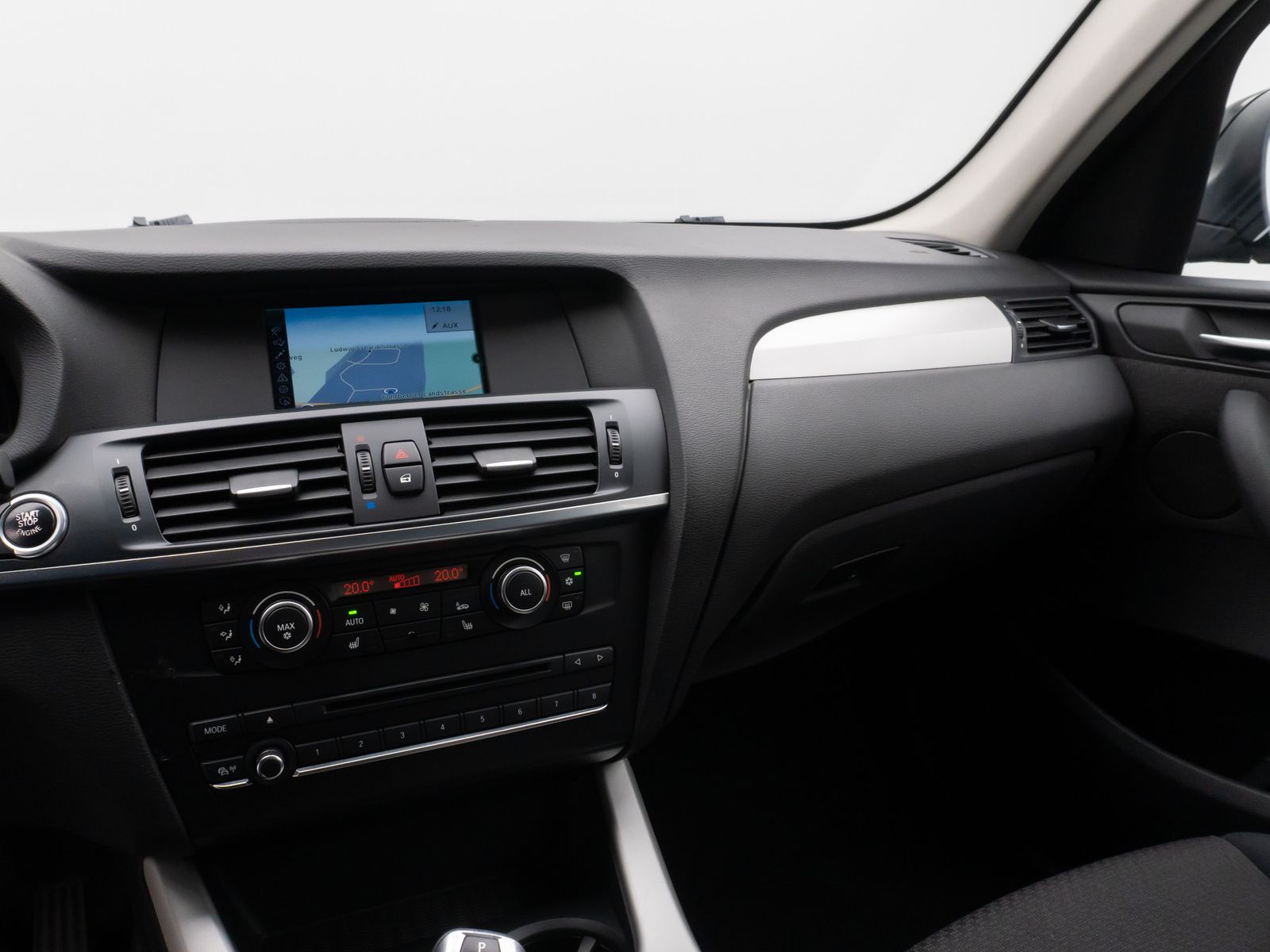 Fahrzeugabbildung BMW X3 xD20d Navi Sitzhzg PDC Tempomat 8Fach