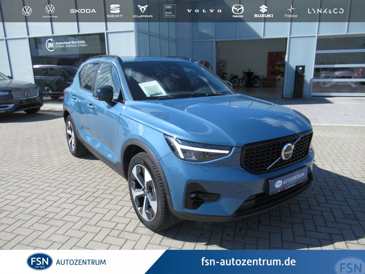 Volvo XC40 B3 Benzin Plus Dark Automatik