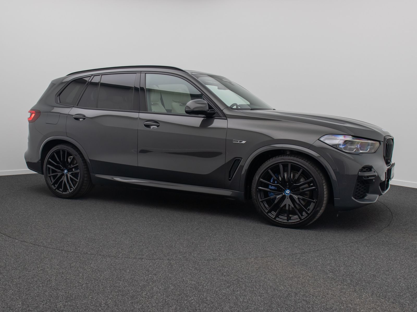 Fahrzeugabbildung BMW X5 xD45e M Sport Kamera Laser Panorama HUD H/K