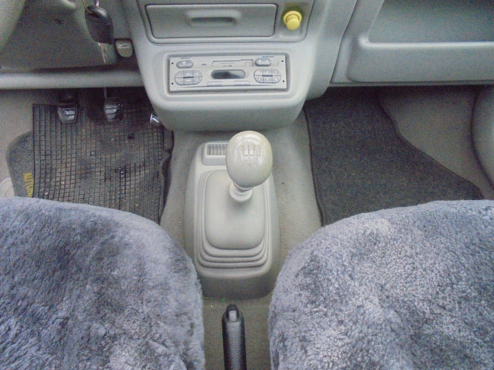 Fahrzeugabbildung Renault Twingo Initiale 1.2 Klima/Faldach