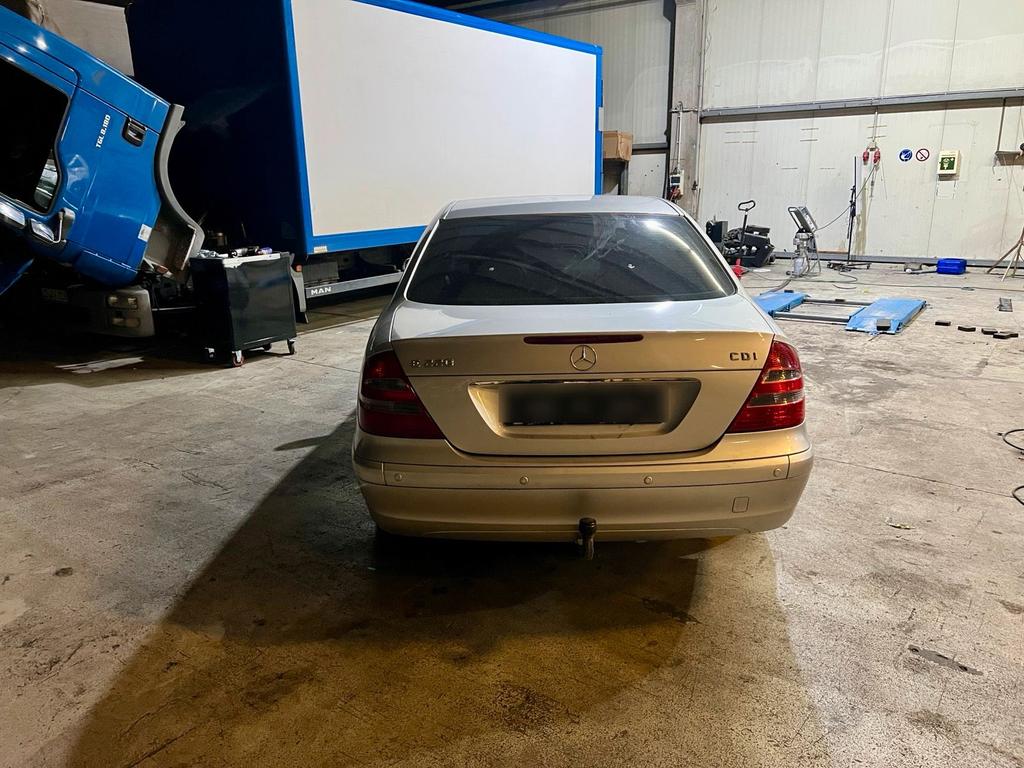 Mercedes-Benz E 220