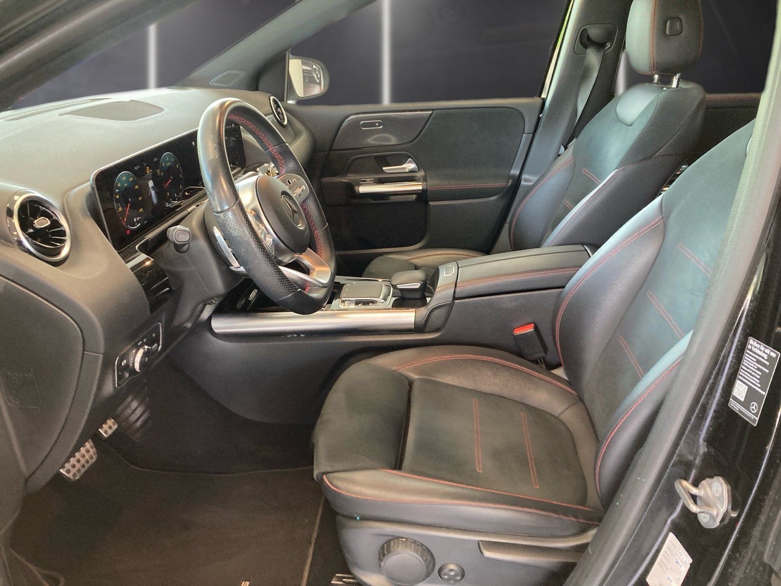Fahrzeugabbildung Mercedes-Benz B 200 AMG*Kamera*LED*Easy-Pack*MBUX*PDC*Tempomat