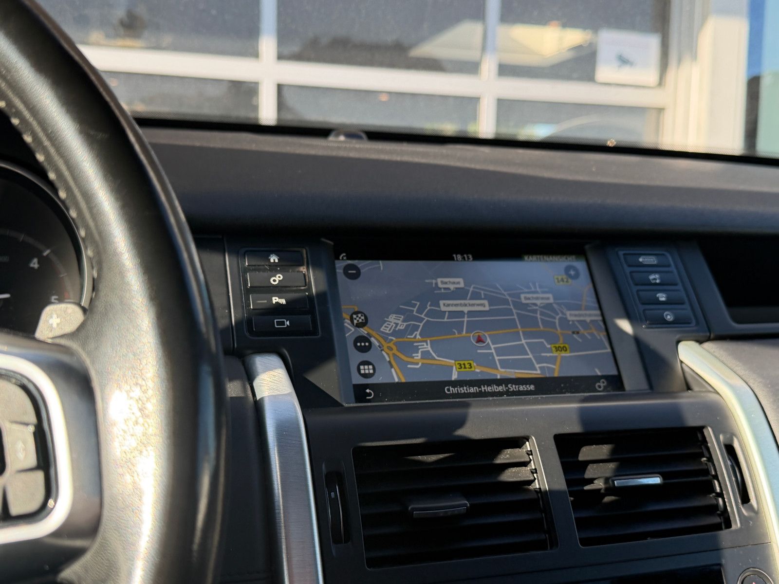 Fahrzeugabbildung Land Rover Discovery Sport SE AWD/PANO/ACC/NAVI/KAMERA/SHZ