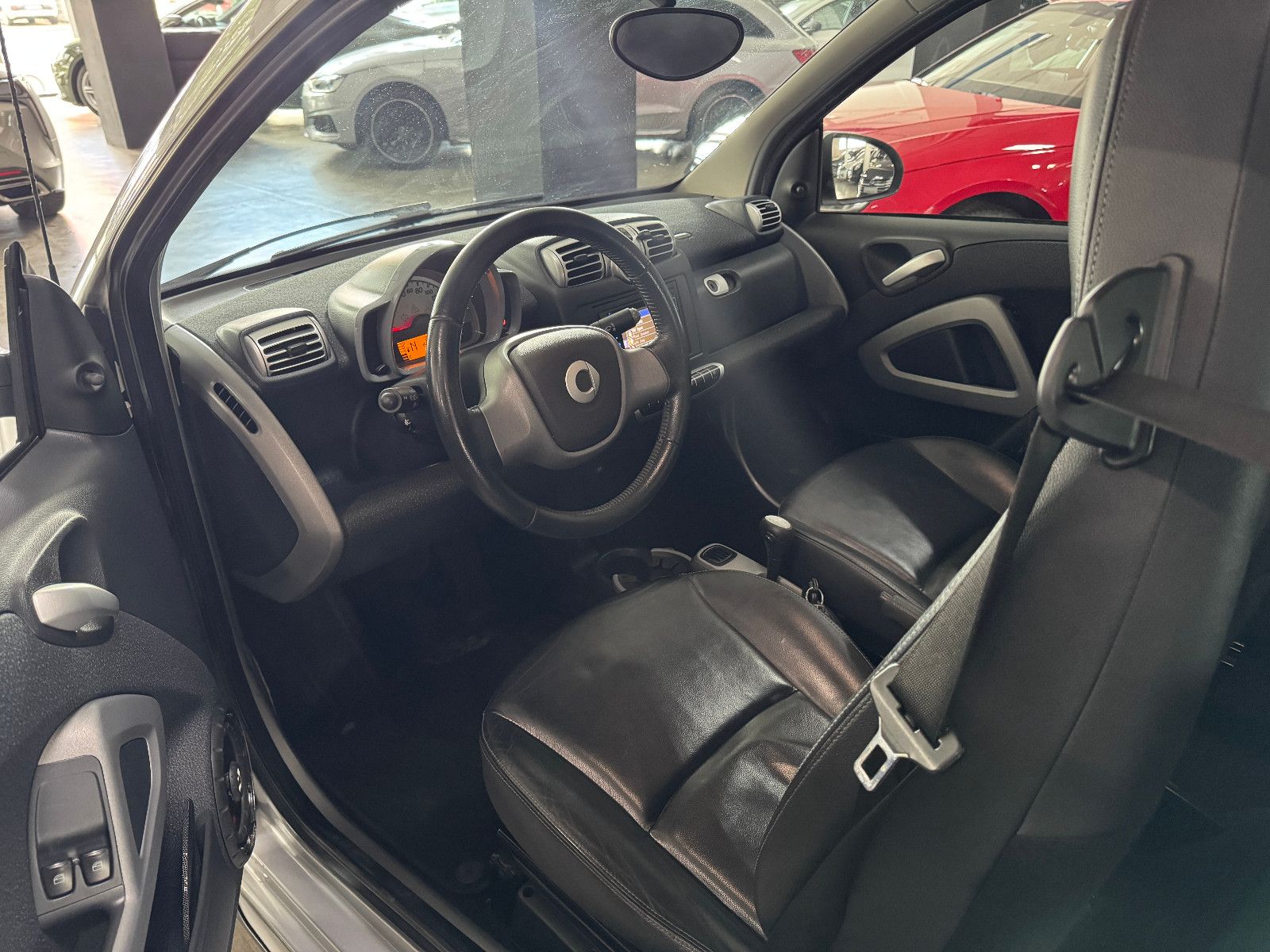 Fahrzeugabbildung Smart ForTwo 1.0 62kW PASSION AUTOMATIK LEDER KLIMA SH