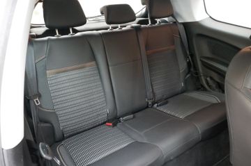 Fahrzeugabbildung Peugeot 208 Allure, Navi, Sitzheizung