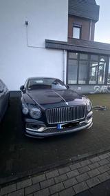 Bentley Flying Spur V8 - - Bentley Flying Spur: Schwarz