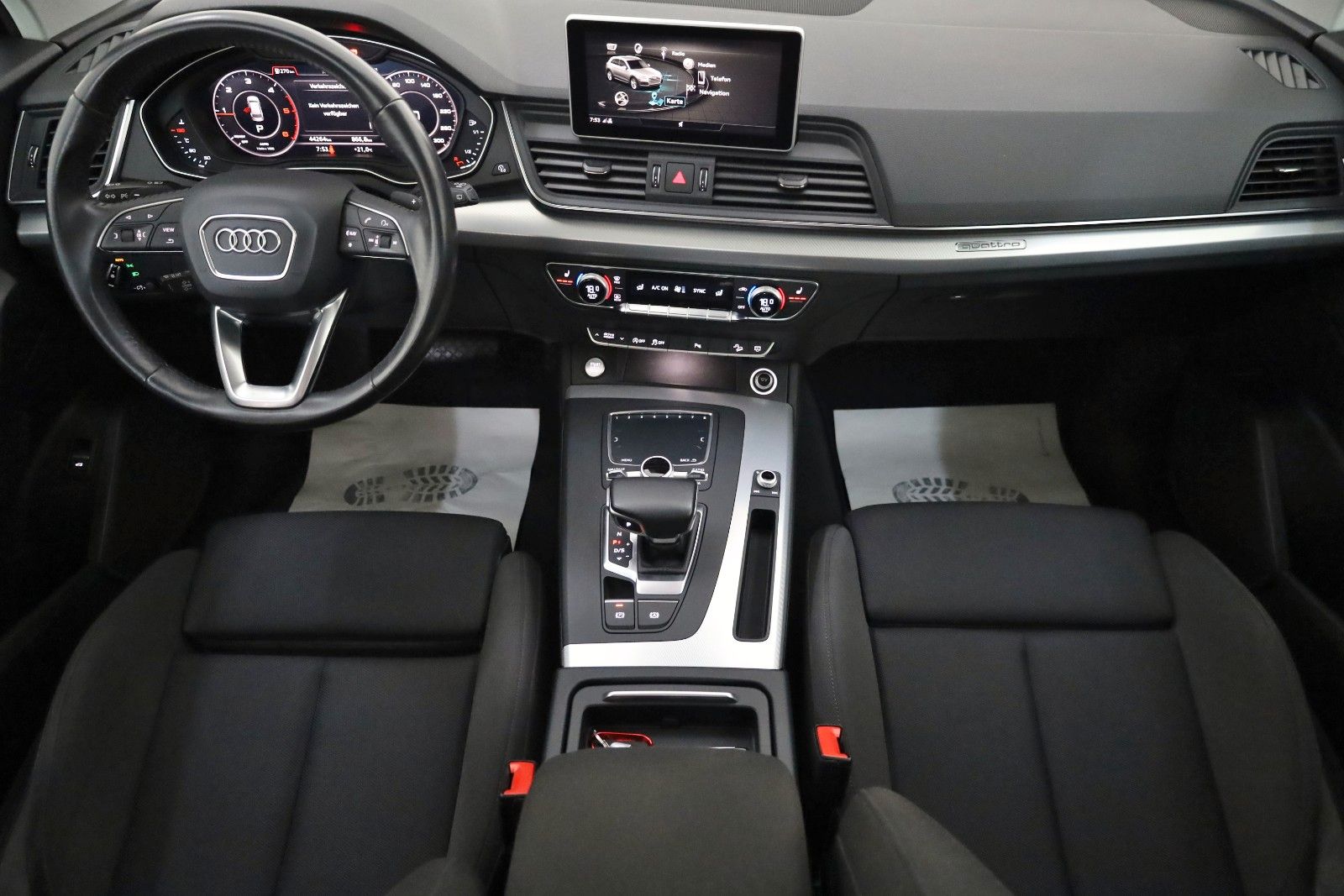 Fahrzeugabbildung Audi Q5 quattro sport Navi,LED,ACC,SH,Kamera,AHK, +WR