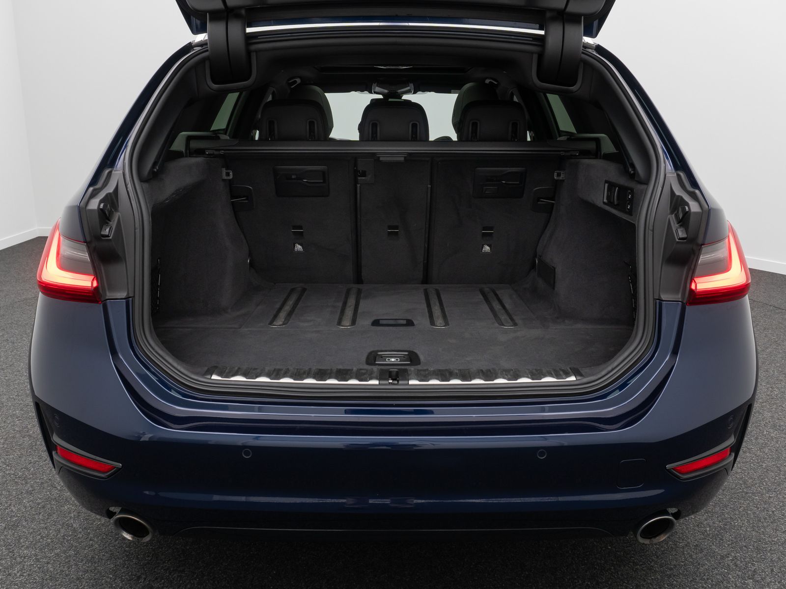 Fahrzeugabbildung BMW 330d xD SportLine DAB Laser DisKey HiFi Panorama
