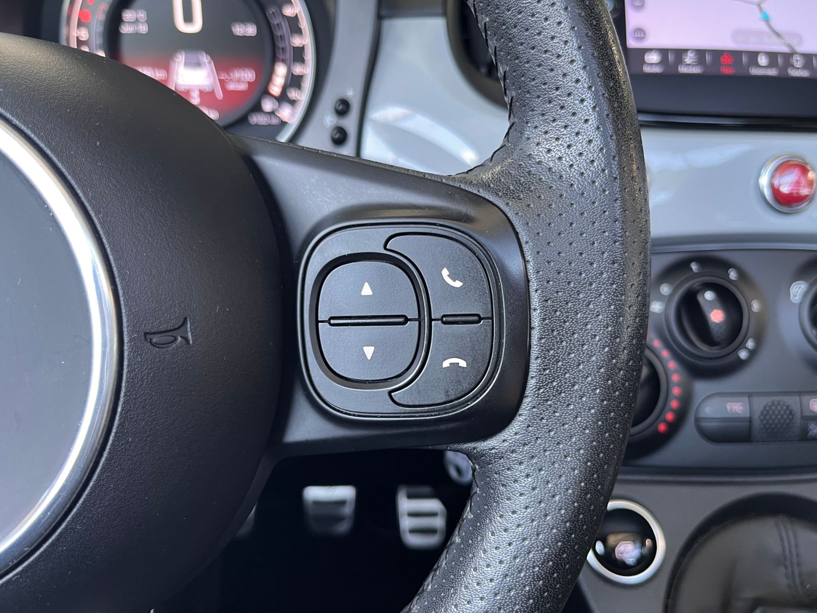 Fahrzeugabbildung Abarth 595C  1.4 T-Jet NAVI ALU