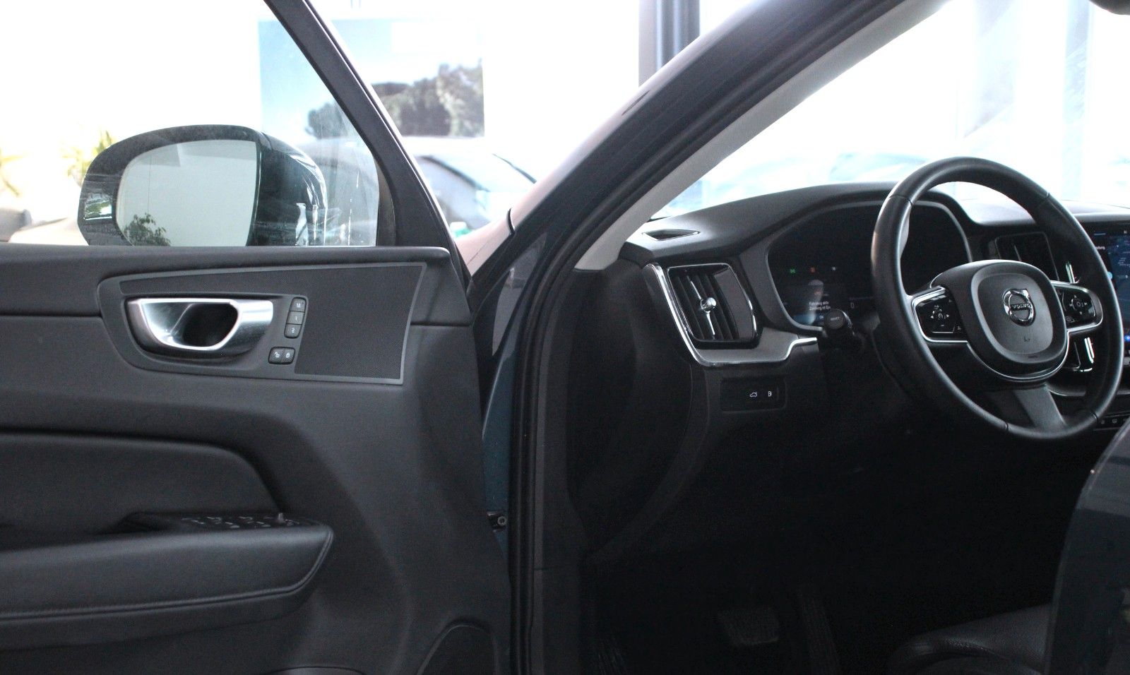 Volvo XC60 T6 AWD PI-Hybrid Plus Dark *LED*StHz*KAM foto 9