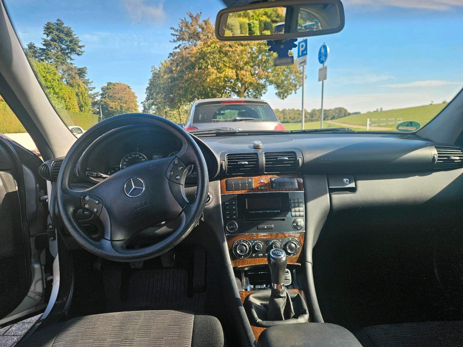 Mercedes-Benz C180 2004 — photo 8