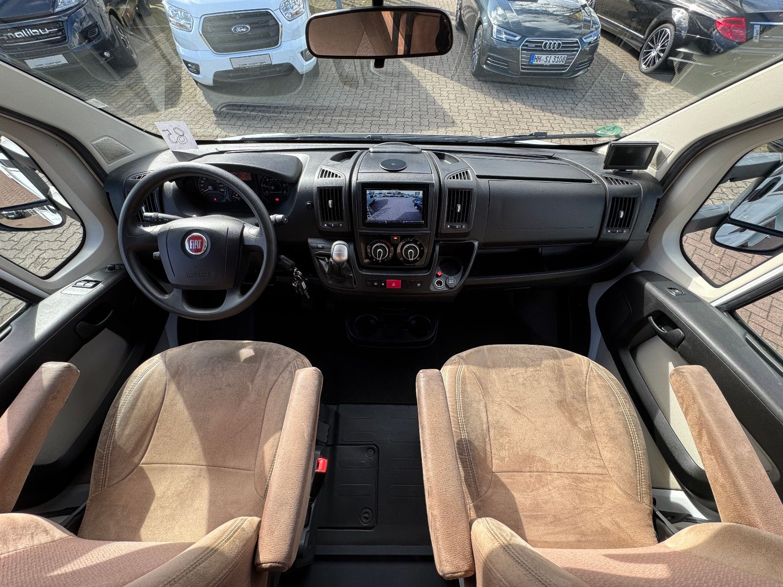 Fahrzeugabbildung Carado T 334 FIAT DUCATO AUTOMATIK SOLAR TV SAT AHK CAM