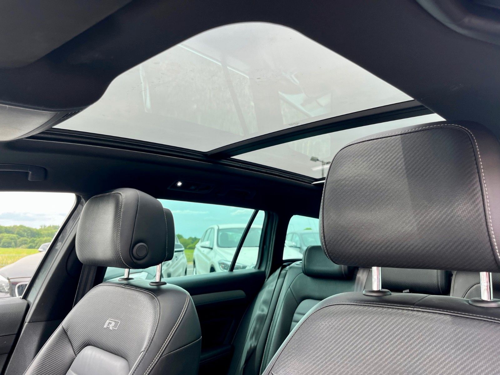 Fahrzeugabbildung Volkswagen 2.0 TSI DSG R-LINE/HIGHLINE Navi Pano AHK LED SP