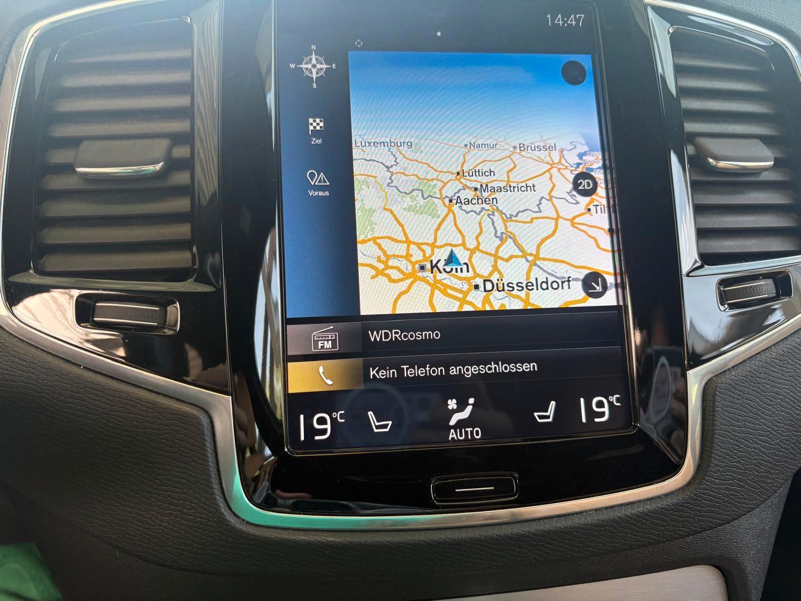 Fahrzeugabbildung Volvo XC 90 XC90 Momentum 2WD 7 sitze volleder, acc