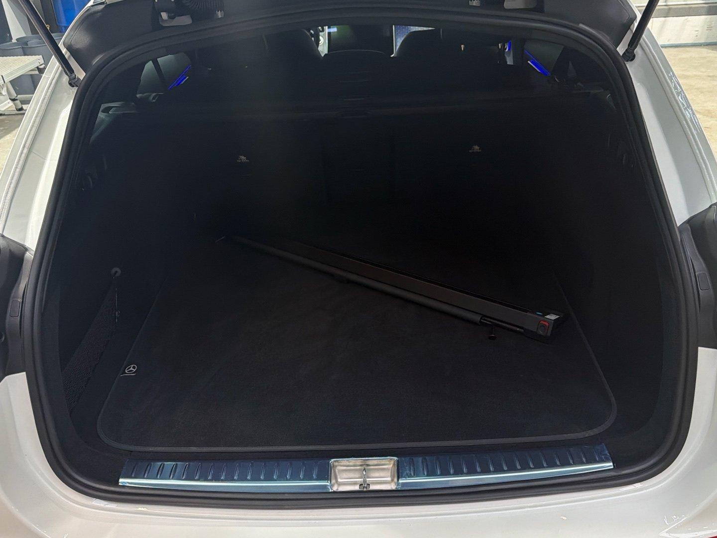 Mercedes-Benz E 220 d T AMG Night Pano DigitalLight Distronic