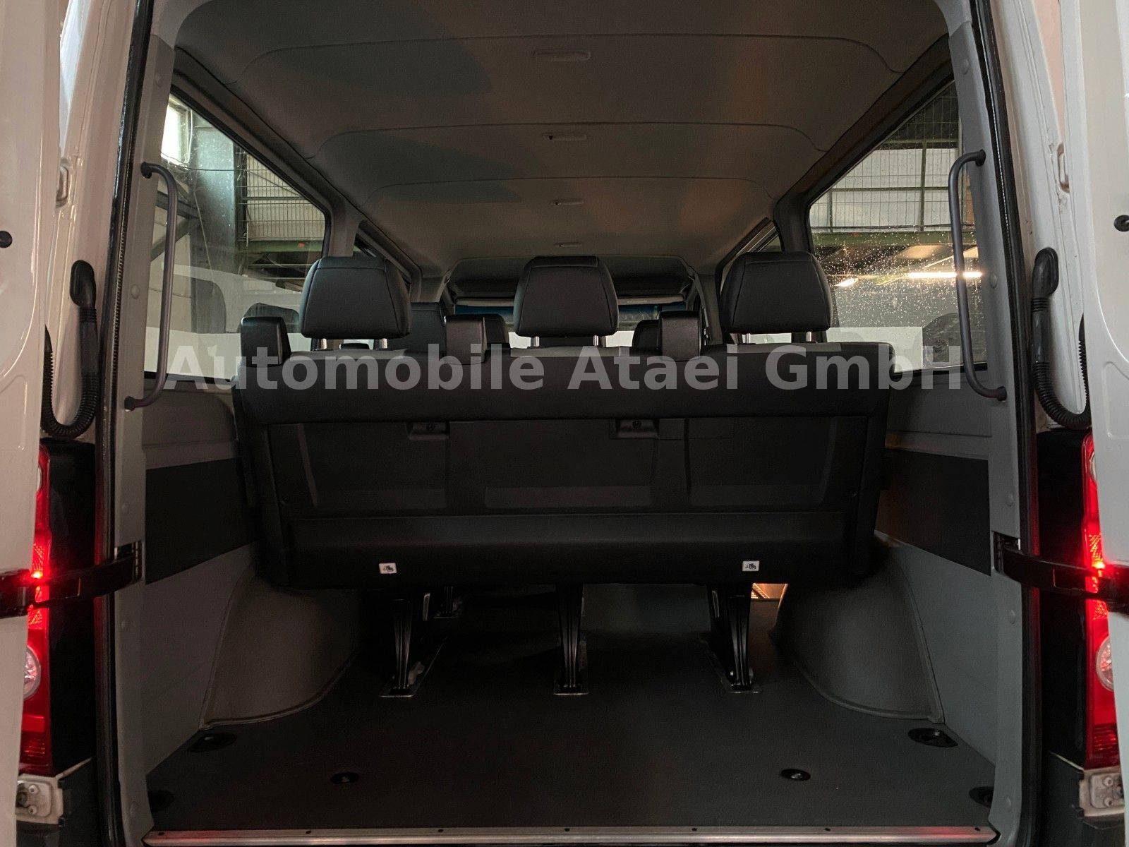 Fahrzeugabbildung Volkswagen Crafter Kombi 35 TDI 9-SITZE+STANDHZG+LEDER 0656