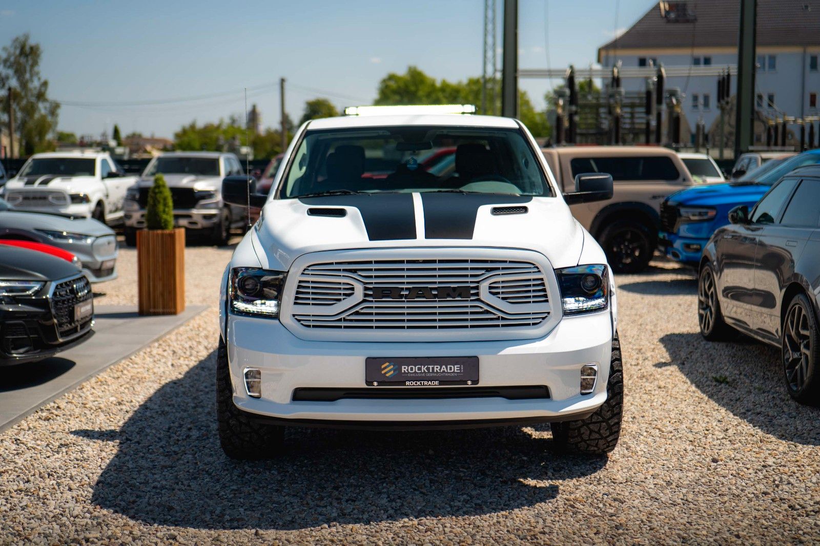 Fahrzeugabbildung Dodge RAM 5.7 V8 HEMI 4x4 OFFROAD Night-Paket *LED*19%