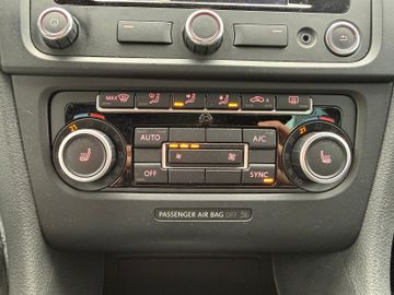 Volkswagen Golf VI Var. Match 2.0TDI+Kamera+AHK+Navi+SHZ+