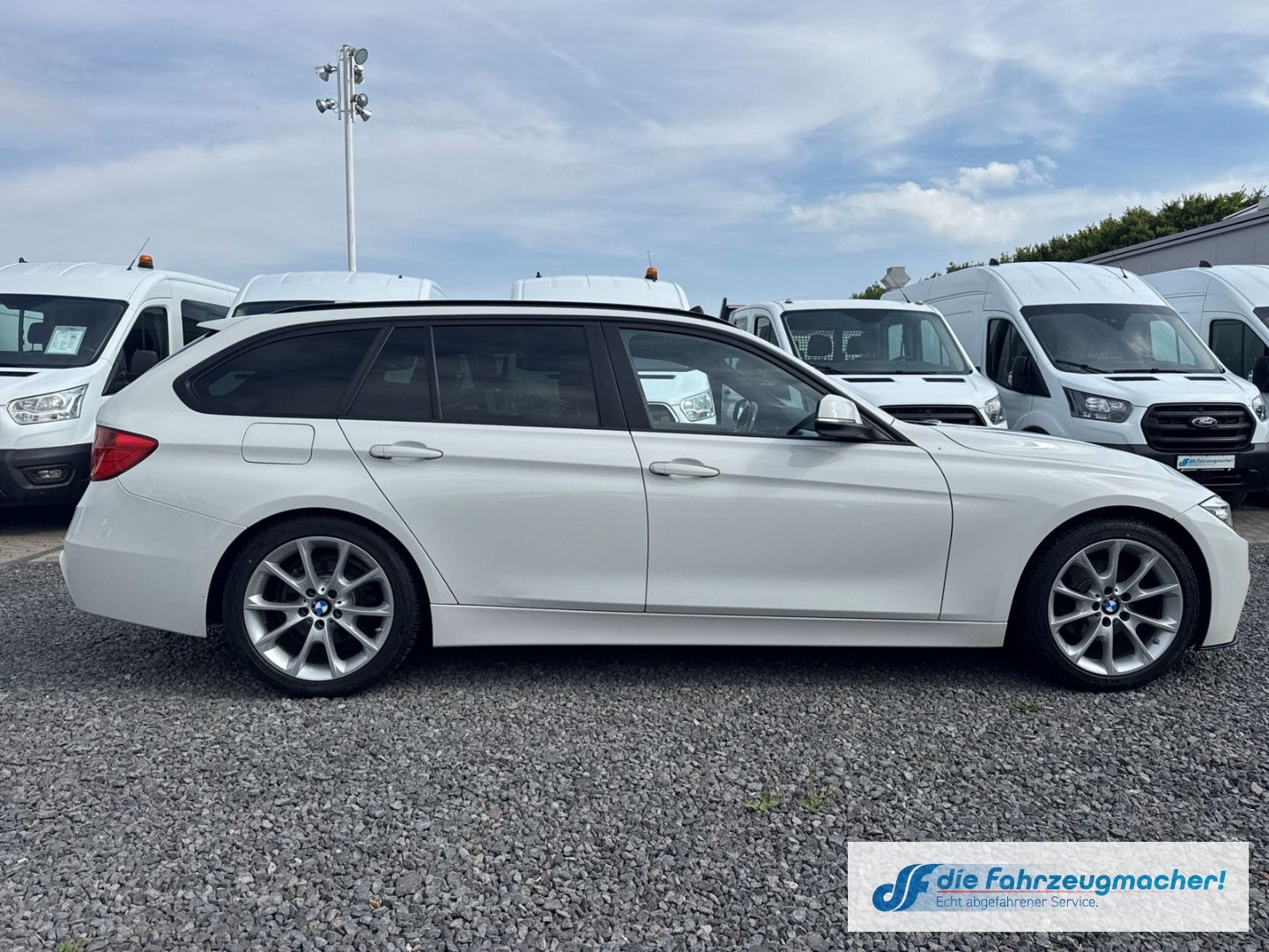 Fahrzeugabbildung BMW 320 d Touring M Paket Optik AHK-klappbar El. Pan