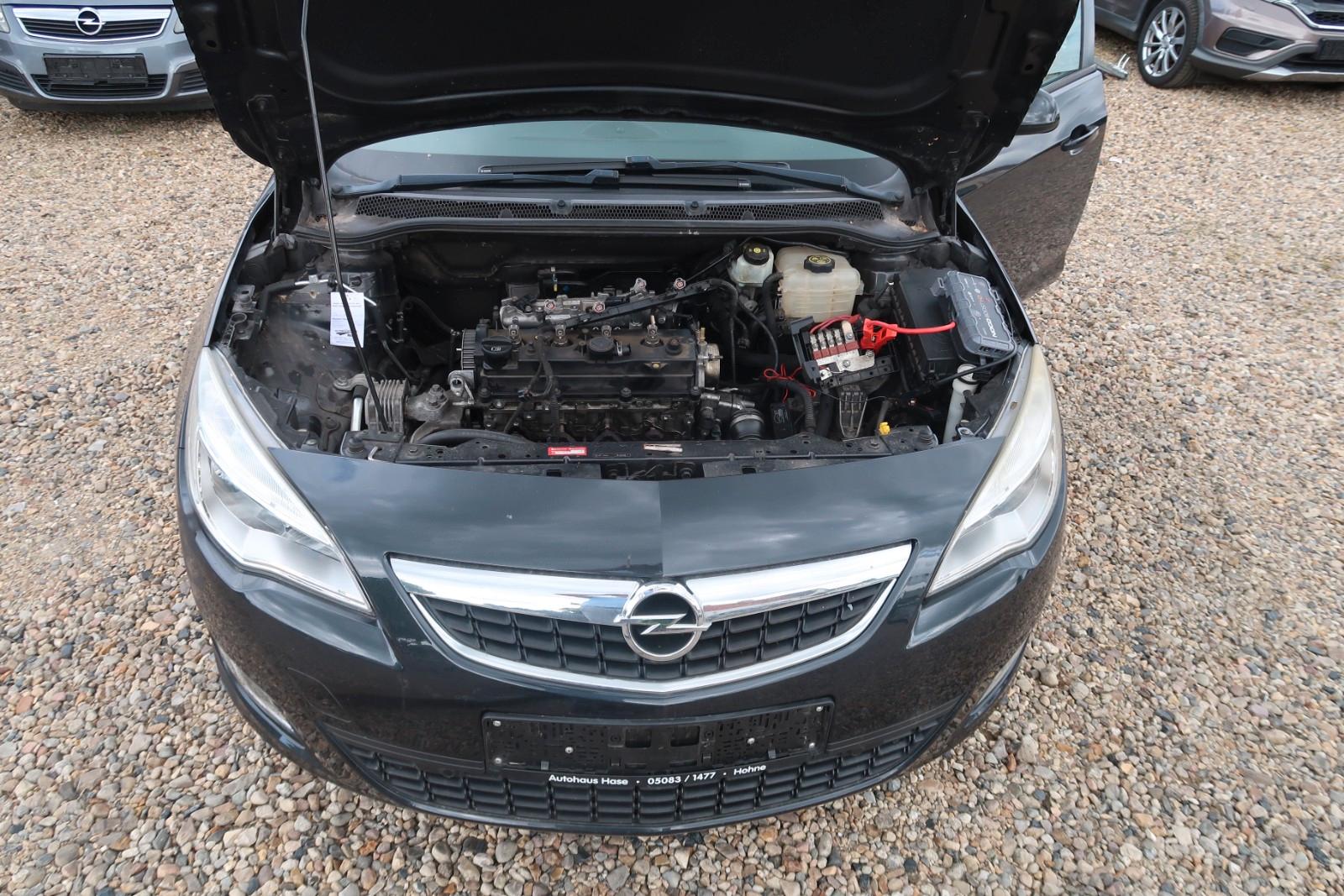 Opel Astra 2012 — photo 7