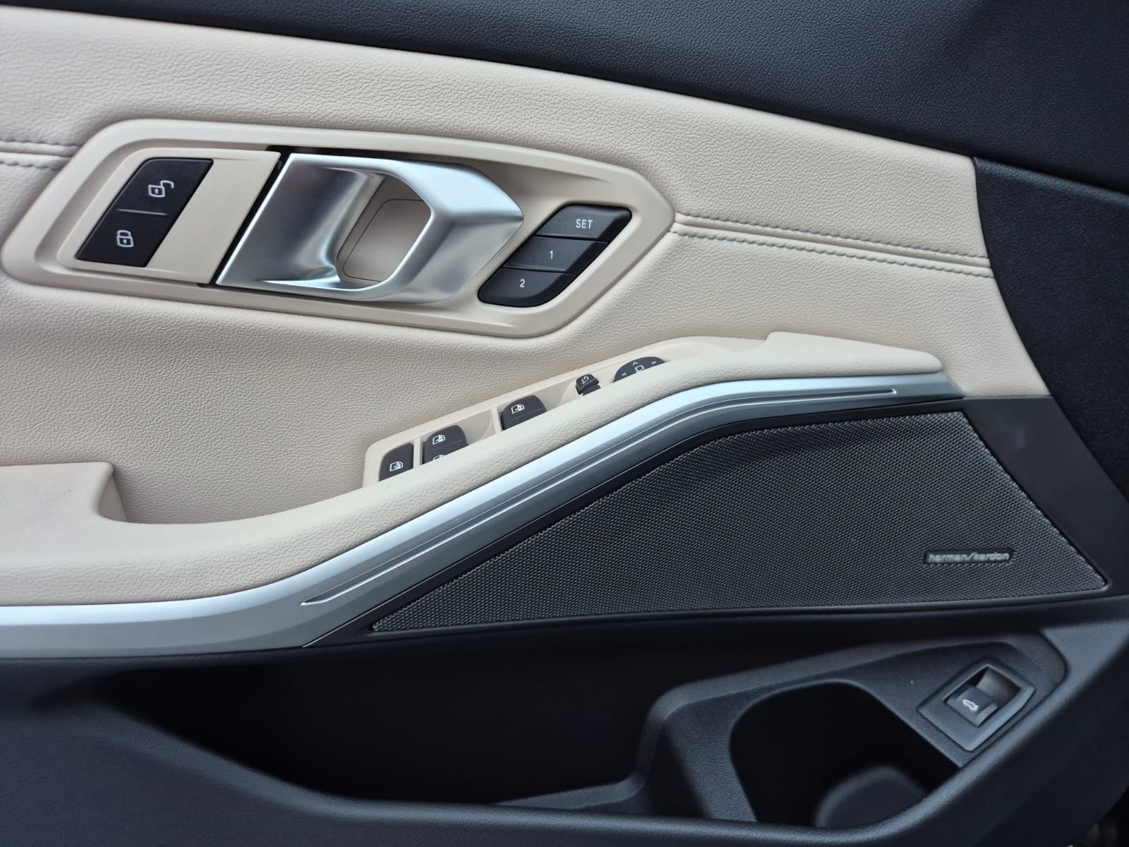 330 i Limousine M Sportpaket % % % %