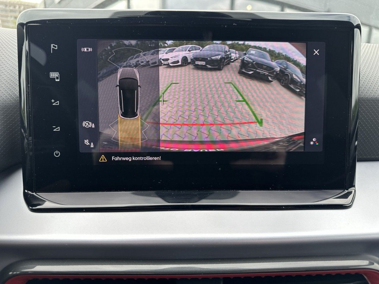Fahrzeugabbildung SEAT Arona FR 1.5TSI 150PS DSG-AHK*Kessy*18Zoll - mit KI generiert/bearbeitet