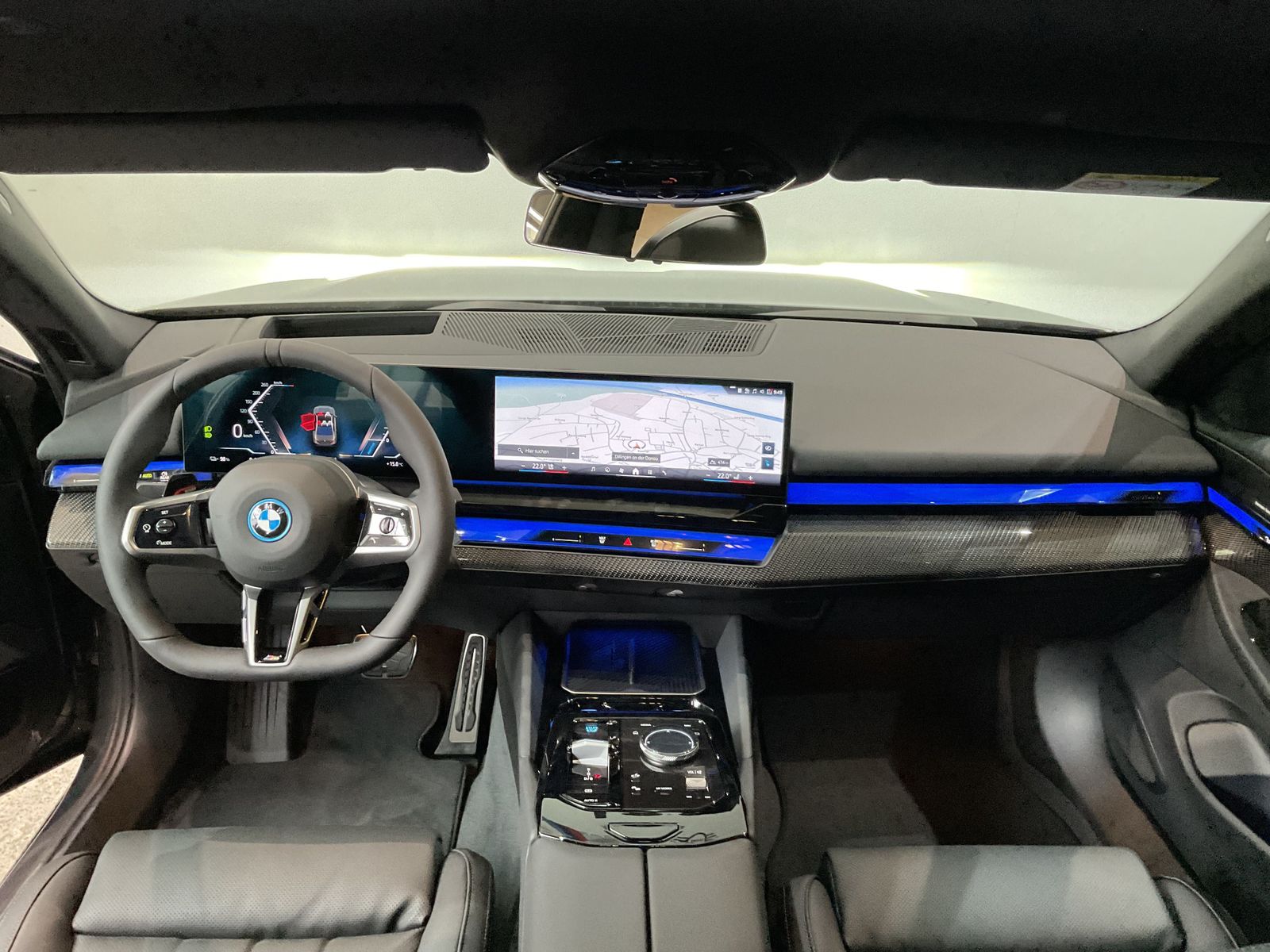 Fahrzeugabbildung BMW i5 xDrive40 *Sitzbelüftung *AHK *20" LMR DAB