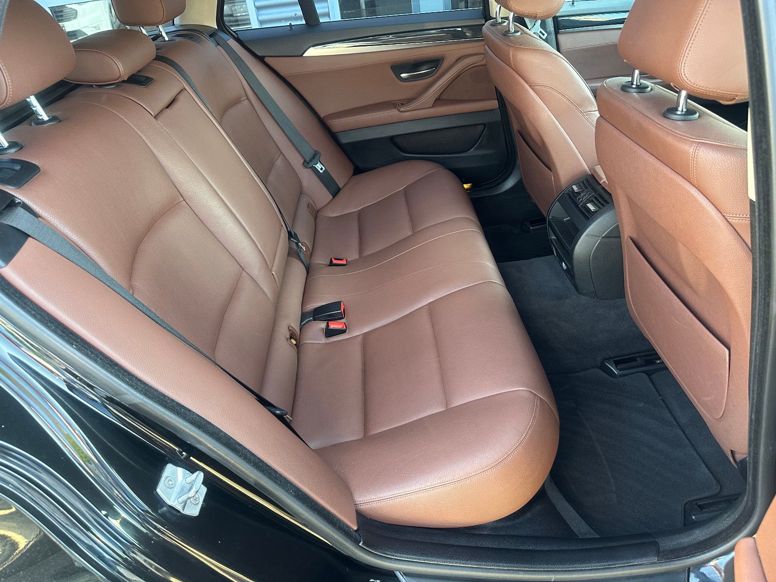 Fahrzeugabbildung BMW 520 d TOURING*HEAD-UP+LEDER-BRAUN*