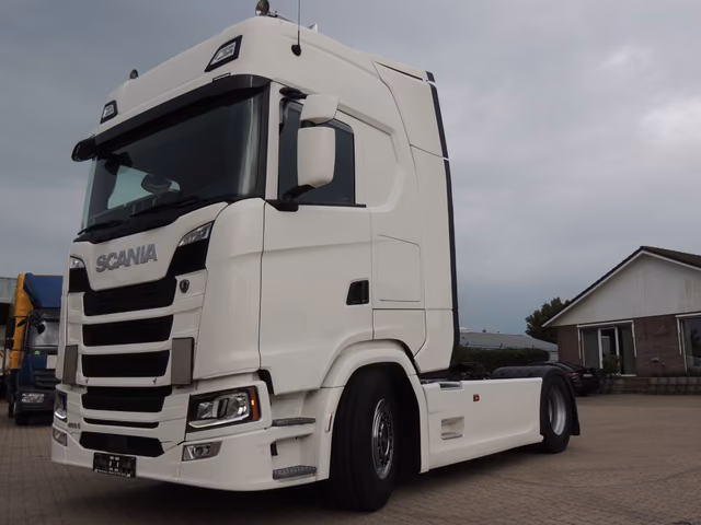 Scania S 460 suspensie pnoumatică integrală · piele · climă staționară · LED
