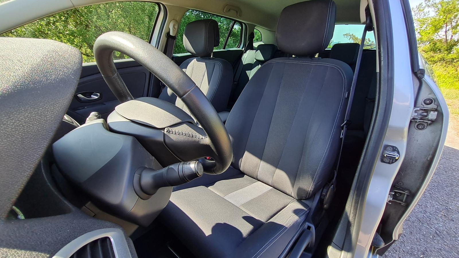 Renault Megane 2011 — photo 16