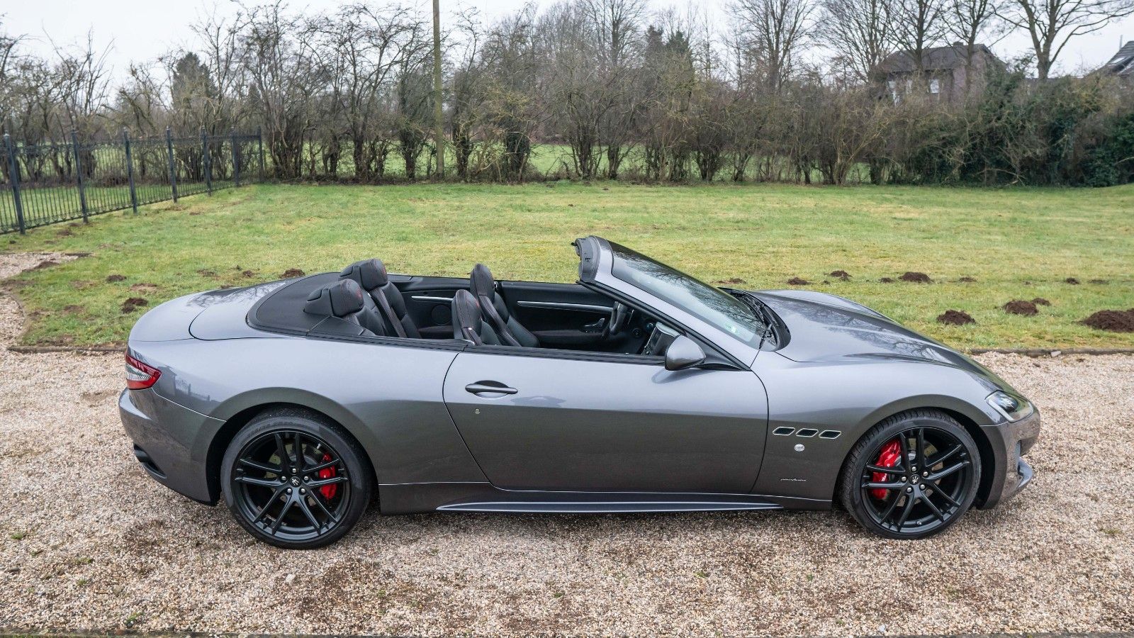 Fahrzeugabbildung Maserati GranCabrio 4.7 V8 Sport/Deutsch/SH lückenlos