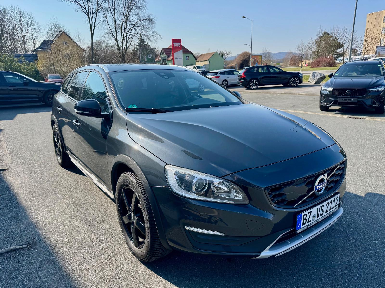 Volvo V60 Cross Country D3 Summum 6-Gang