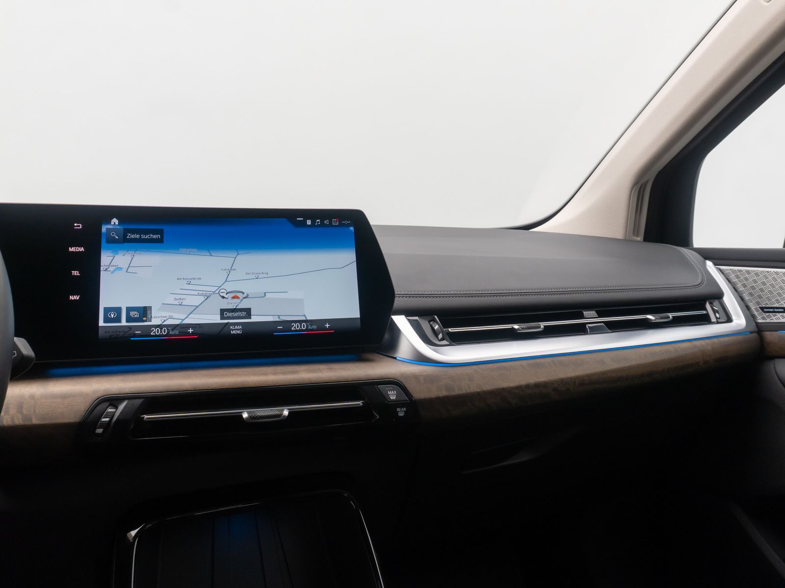 Fahrzeugabbildung BMW 223 Active Tourer Luxury Line 360°H/K HUD Sport