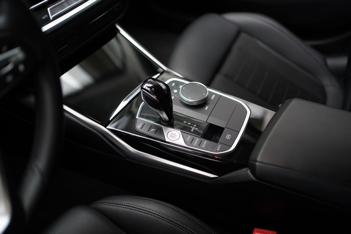 Fahrzeugabbildung BMW 320d xDrive Advantage LED+Akustikglas+DynLicht+L