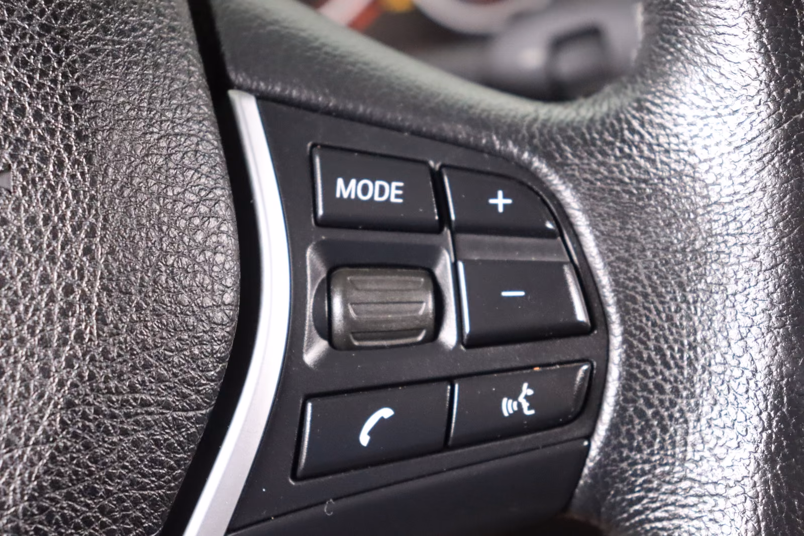 BMW 320 i Touring xDrive * Bi- Xenon * Navi