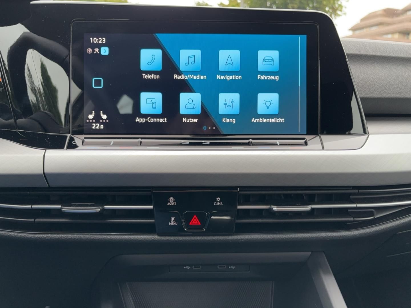 Fahrzeugabbildung Volkswagen Golf Life VIII 1.5 TSI,Navi,ACC,SH,Rückfahrkamer