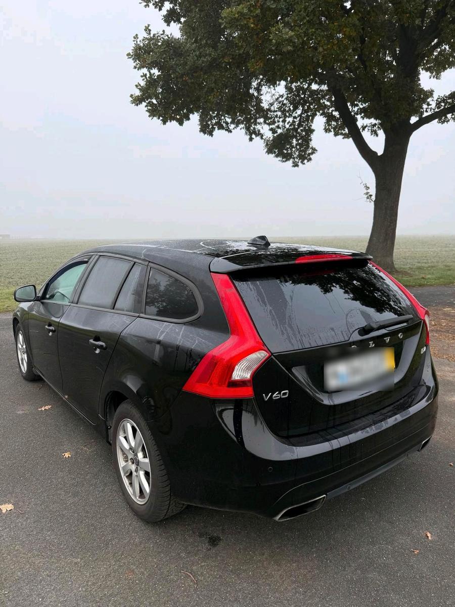 Volvo V60 2014 — interior